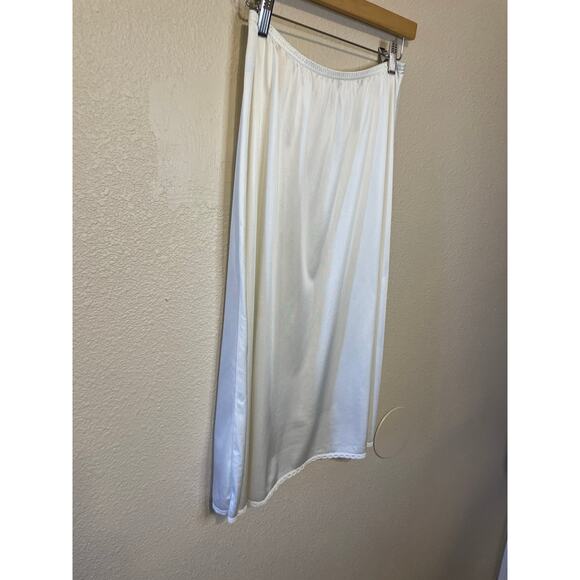 VTG Vanity Fair Silkey Off White Midi Classic Slip Skirt Medium - Picture 3 of 10